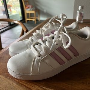 Adidas Grand Court Girls shoe size 4